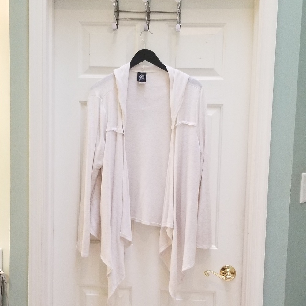 Perfect neutral piece! Open top